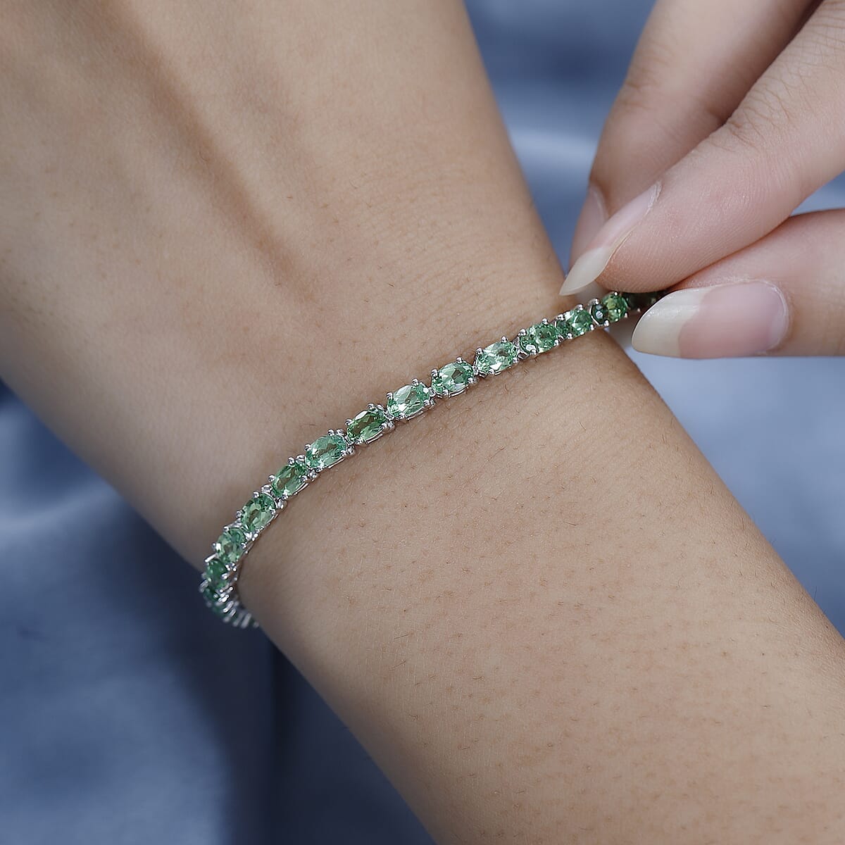 Premium Tsavorite Garnet Tennis Bracelet in Platinum Over Sterling Silver (7.25 In) 9.60 ctw image number 2