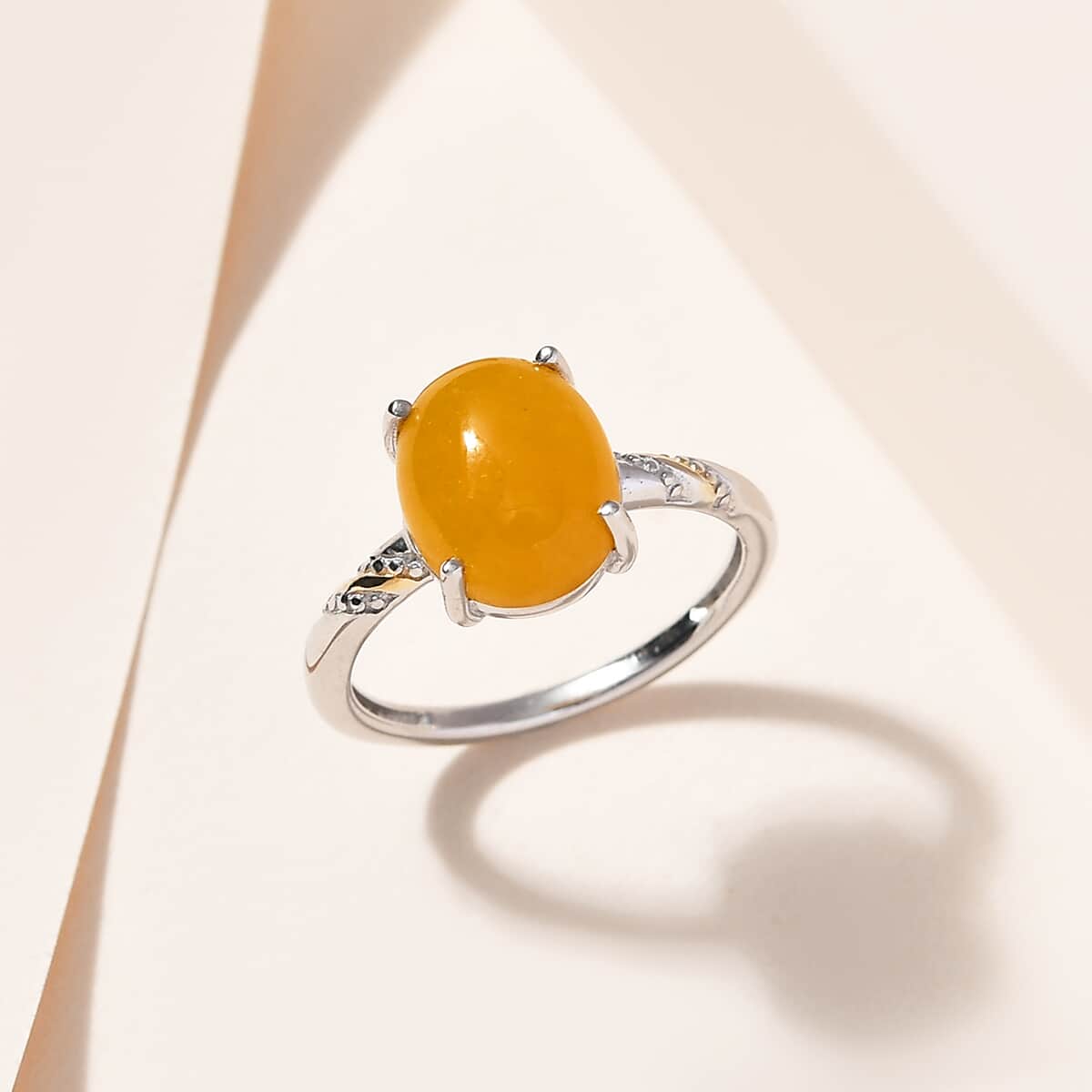 Yellow Jade (D) Solitaire Ring in 14K YG and Platinum Over Sterling Silver (Size 7.0) 4.60 ctw image number 1