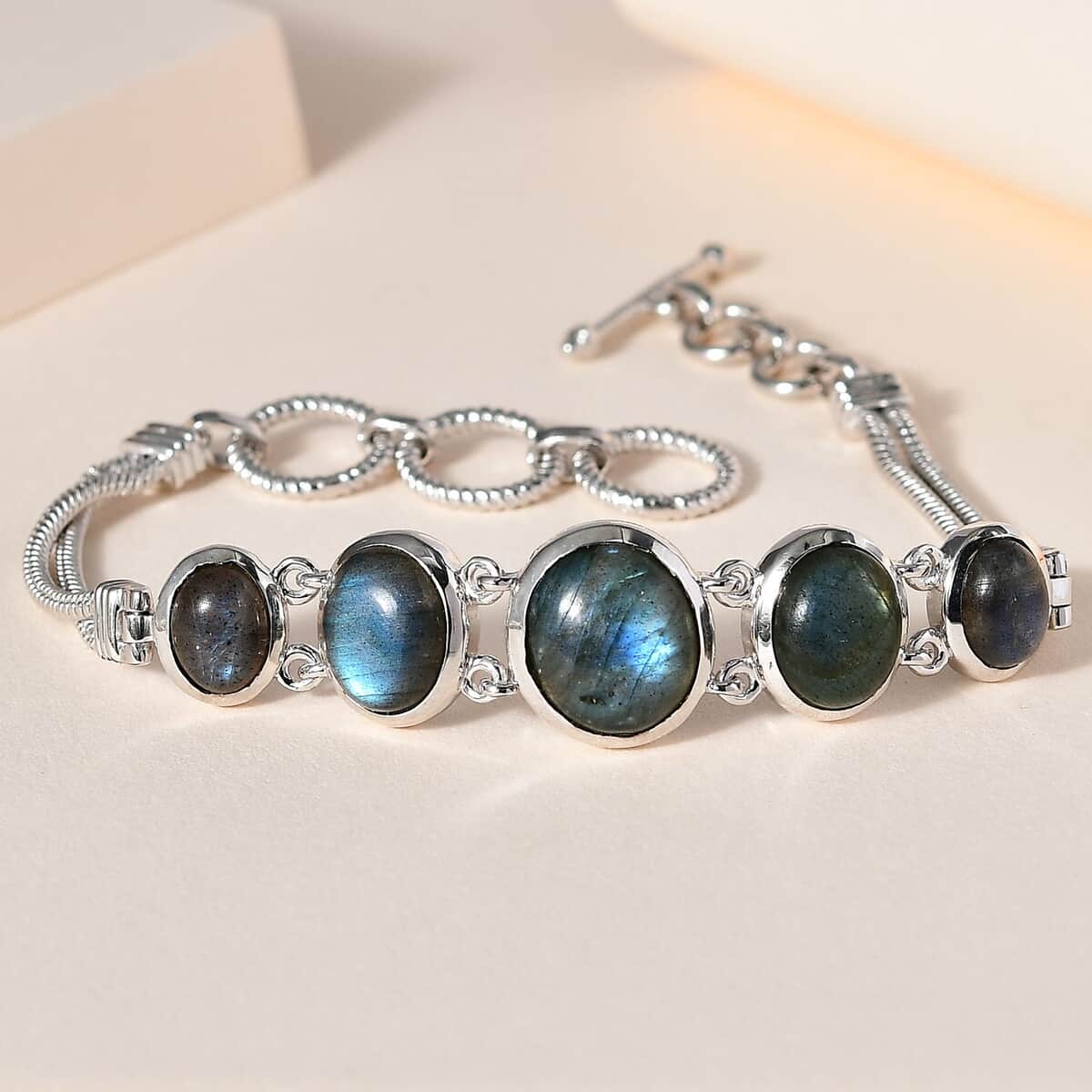 Karis Malagasy Labradorite Bracelet in Platinum Bond (6.50-8.00In) 14.00 ctw image number 1