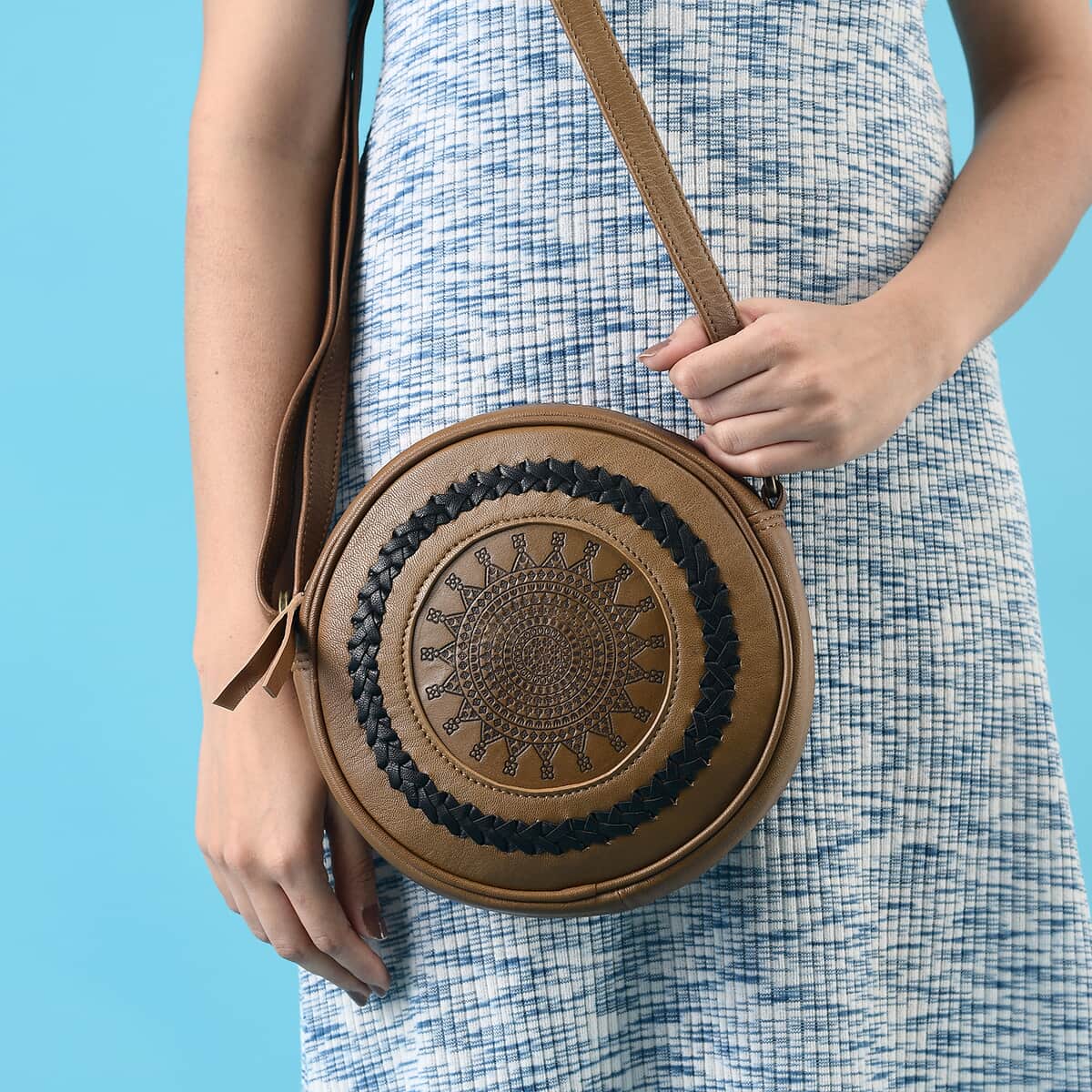 Light Brown Genuine Leather Weaving Round Crossbody Bag image number 2