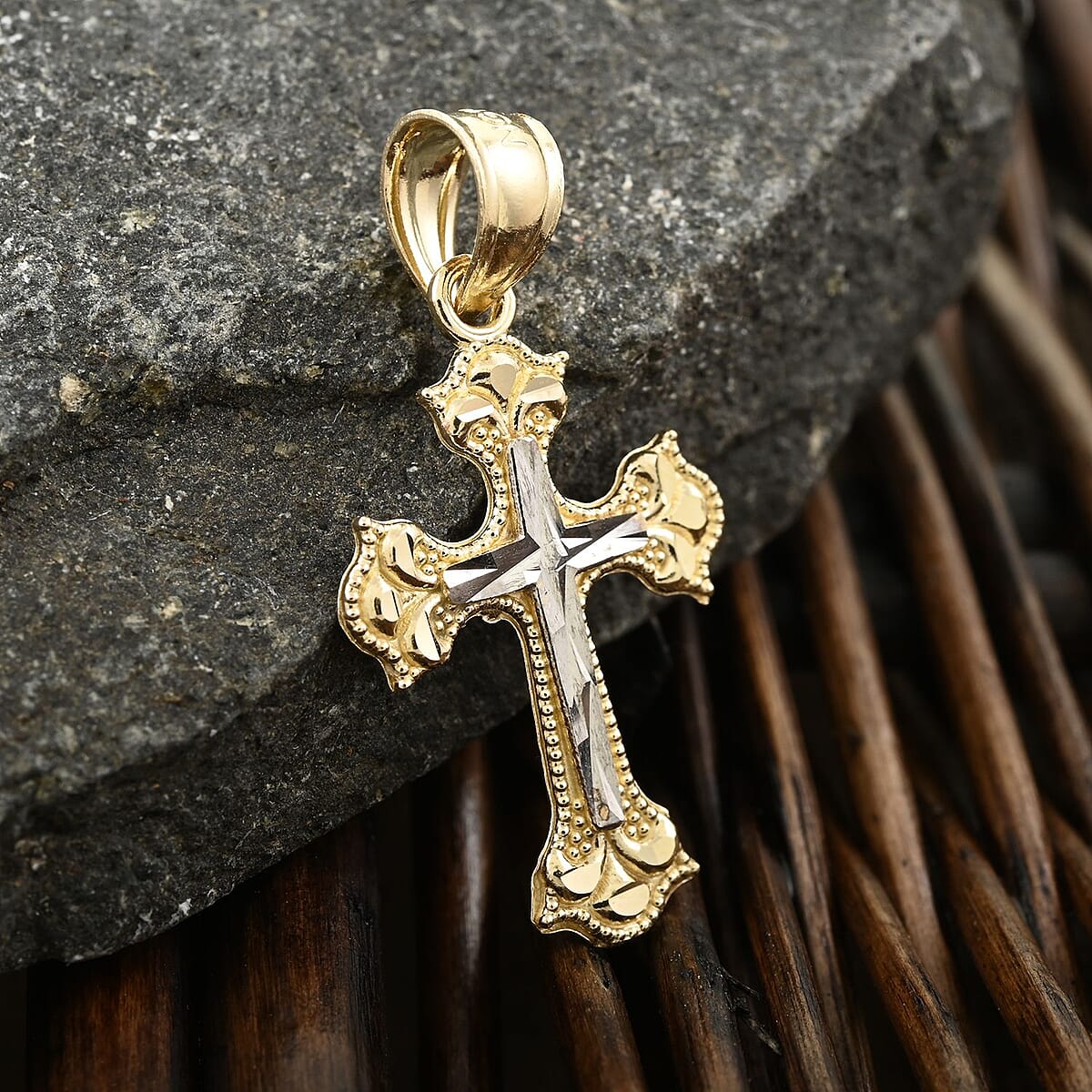 Made in America 10K Yellow Gold Cross Pendant 0.80 Grams image number 1