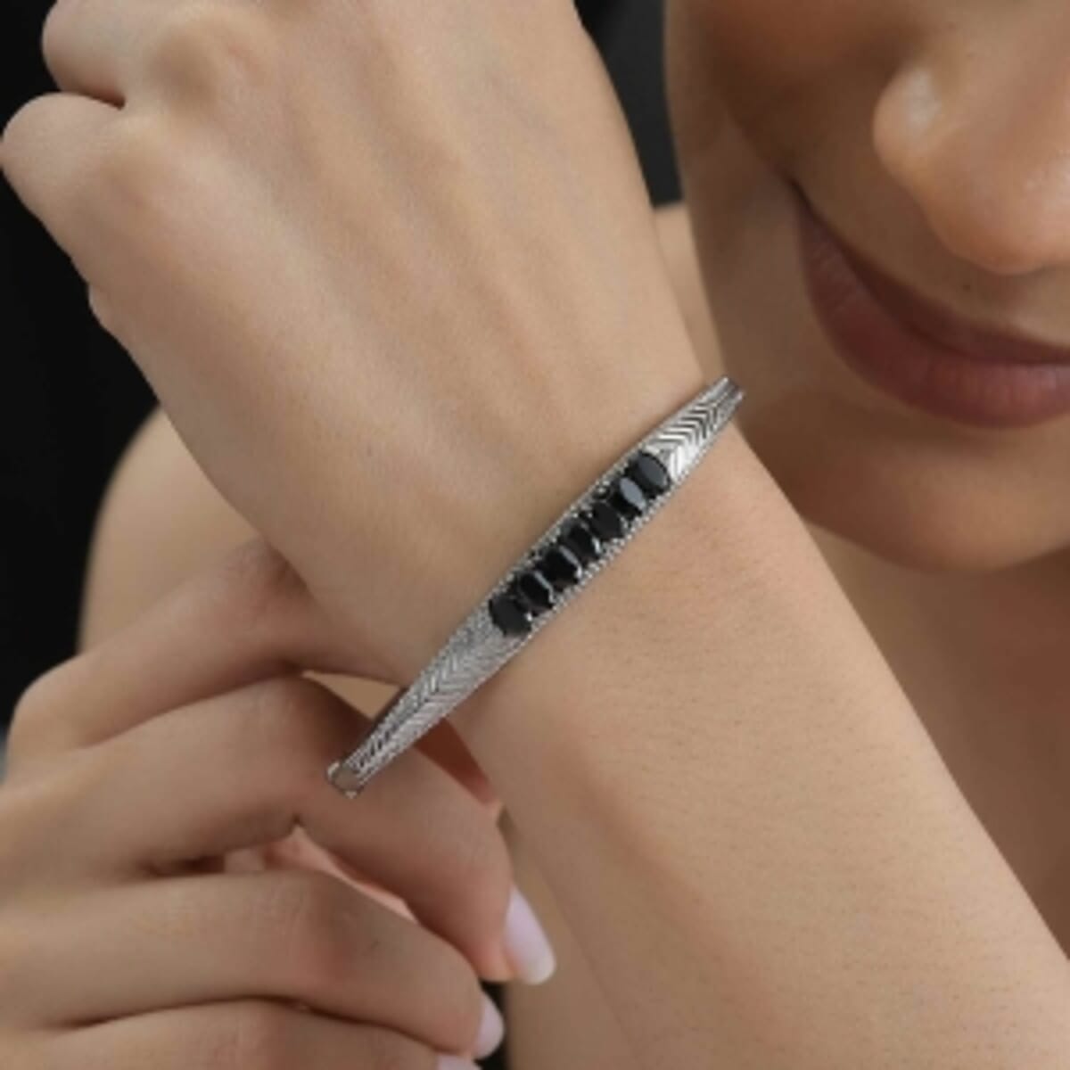 Thai Black Spinel and White Zircon Full Bangle 3.66 ctw Bracelet in Stainless Steel (7.00 In) image number 2