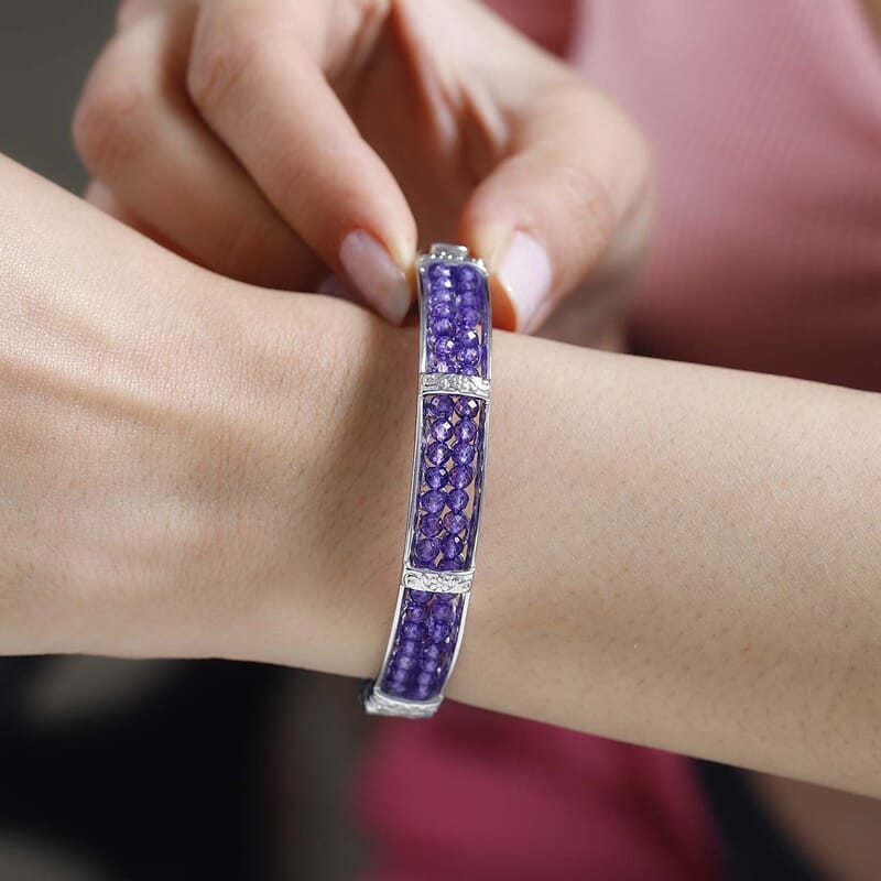 Karis African Amethyst Bangle Bracelet in Platinum Bond (6.50 In) 25.00 ctw