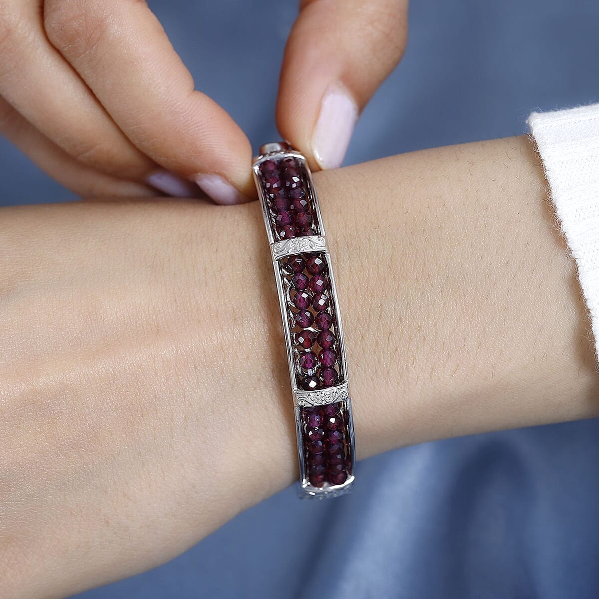 Karis Mozambique Garnet Bangle Bracelet in Platinum Bond (6.50 In) 28.00 ctw image number 2