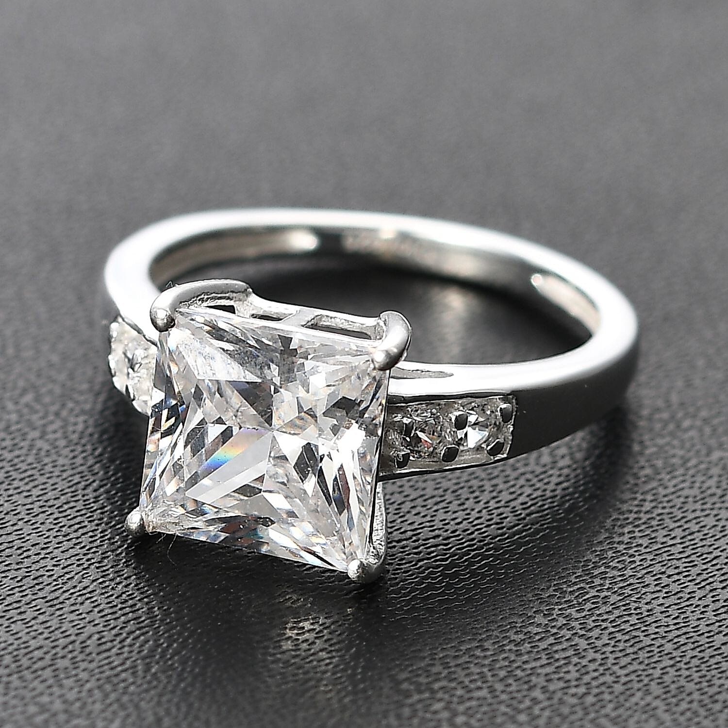 D'Joy Simulated White Diamond 4.15 ctw Ring in Sterling Silver (Size 9.0)