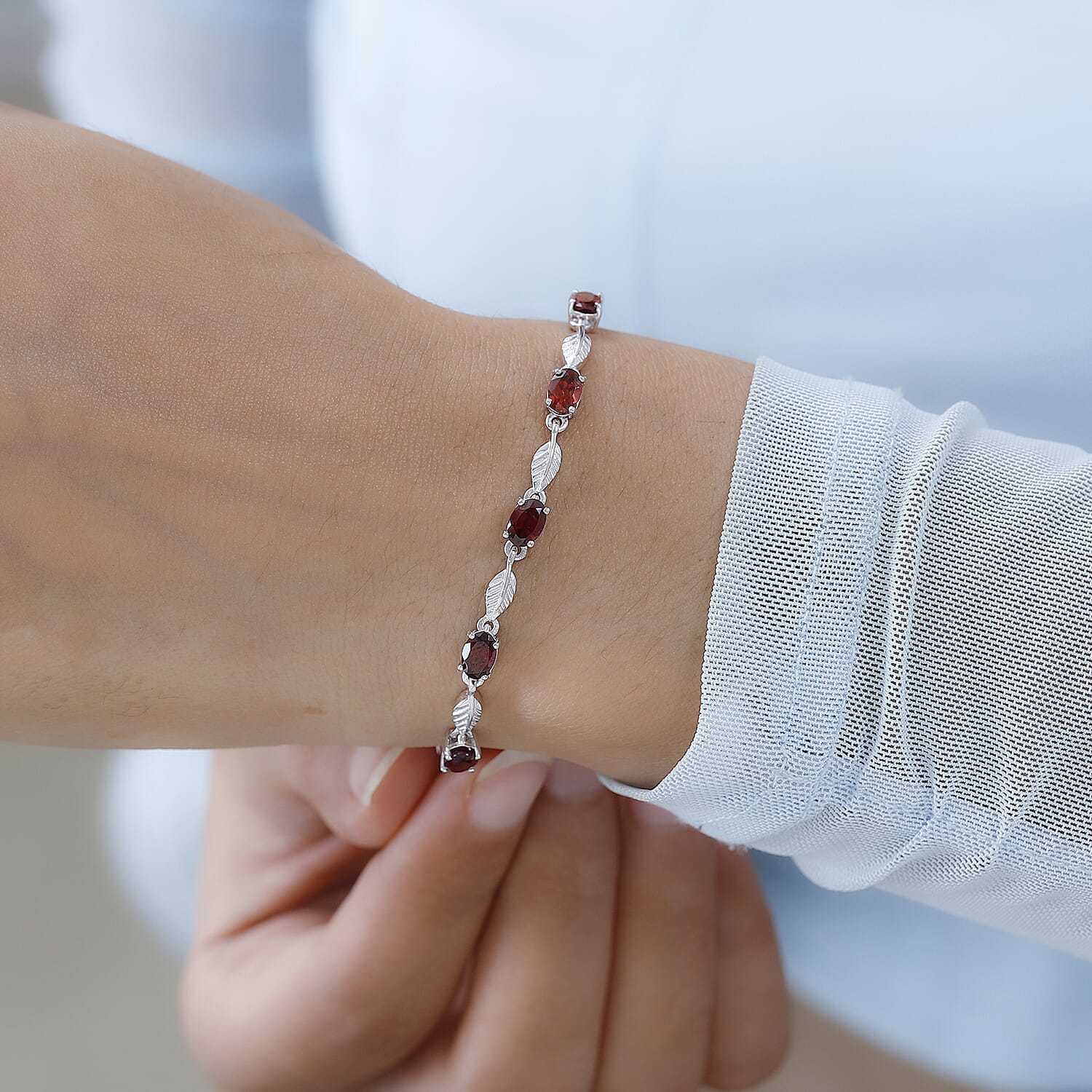 Karis Mozambique Garnet Bracelet in Platinum (6.50-8.00In) 4.00 ctw