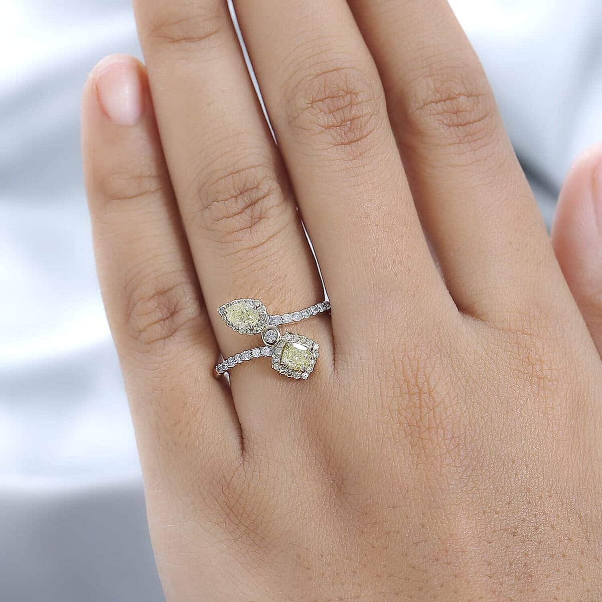 Doorbuster Luxoro 14K Yellow Gold Natural Yellow and White Diamond (I1-I2) Bypass Ring (Size 10.0) 1.00 ctw image number 2