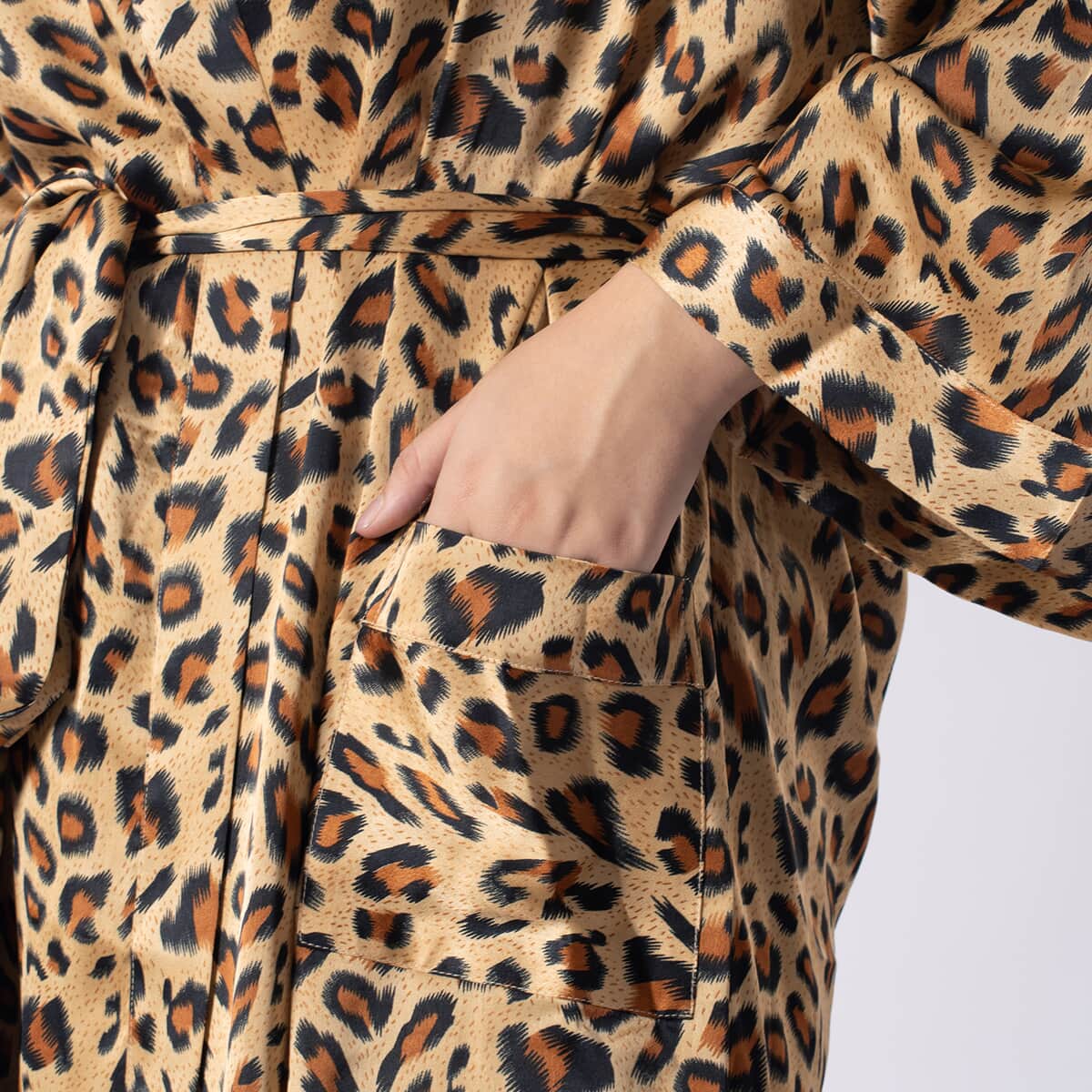 Tamsy Tan Cheetah Robe with Scrunchie - One Size Fits Most image number 3