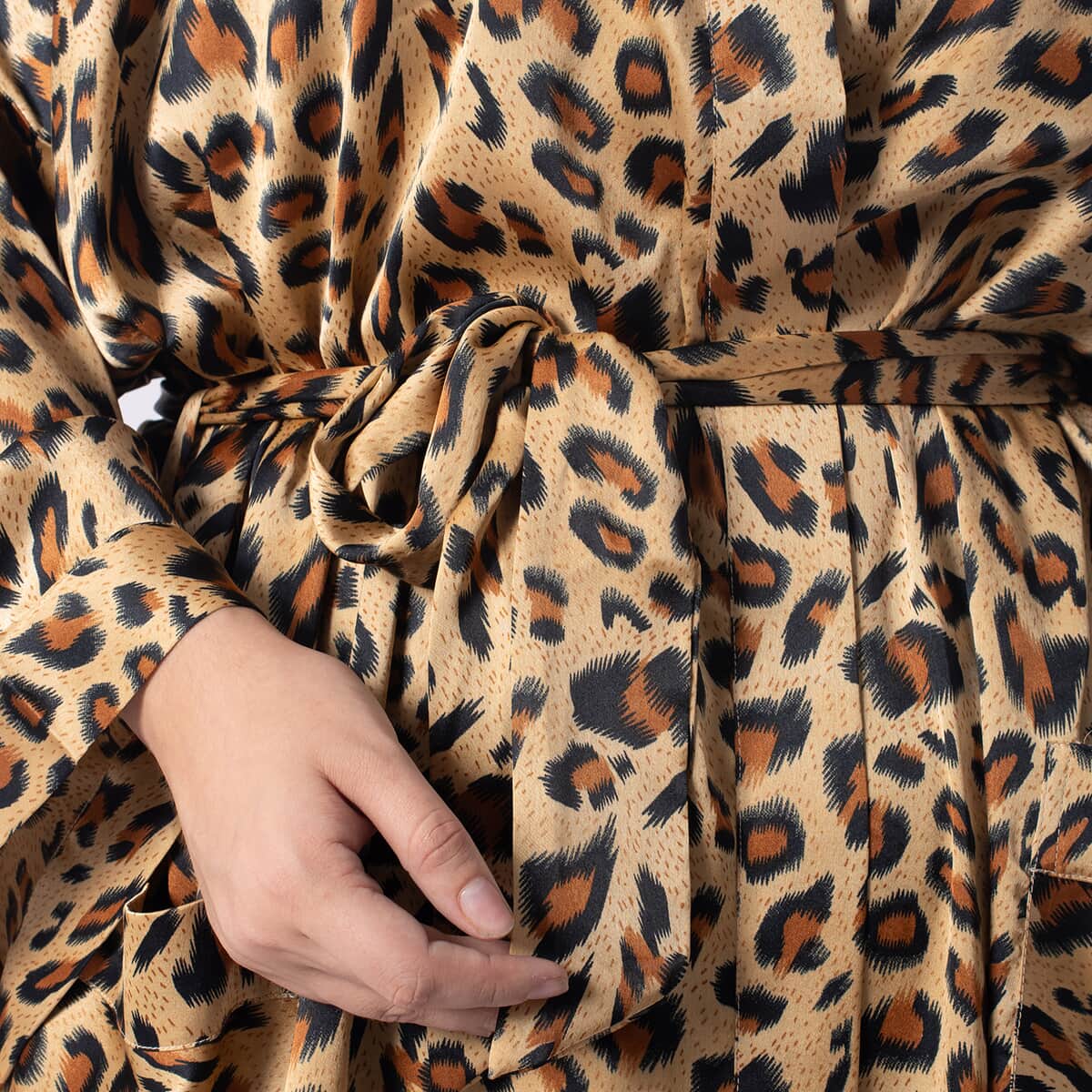 Tamsy Tan Cheetah Robe with Scrunchie - One Size Fits Most image number 4