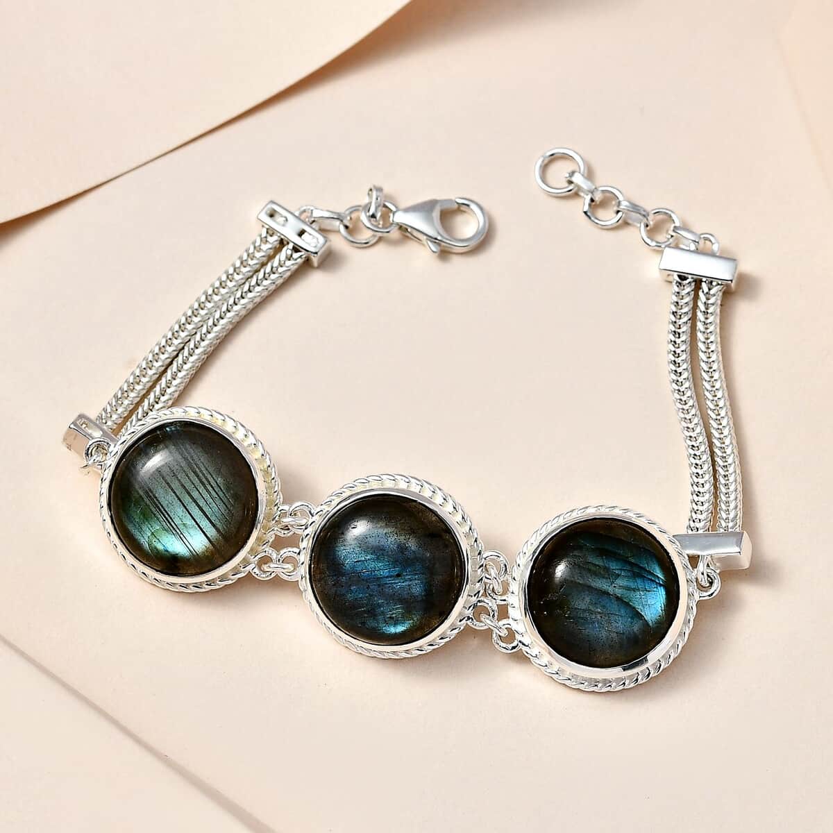 Doorbuster Artisan Crafted Malagasy Labradorite Bracelet in Sterling Silver (7.25-8.75In) 34.50 ctw image number 1