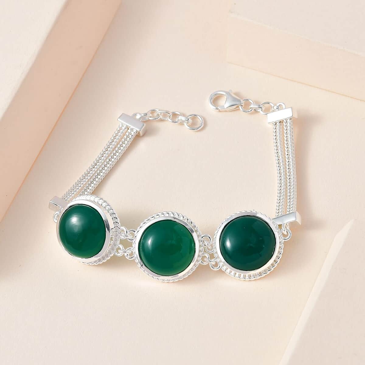 Artisan Crafted Green Onyx Bracelet in Sterling Silver (7.25-8.75In) 30.25 ctw image number 1