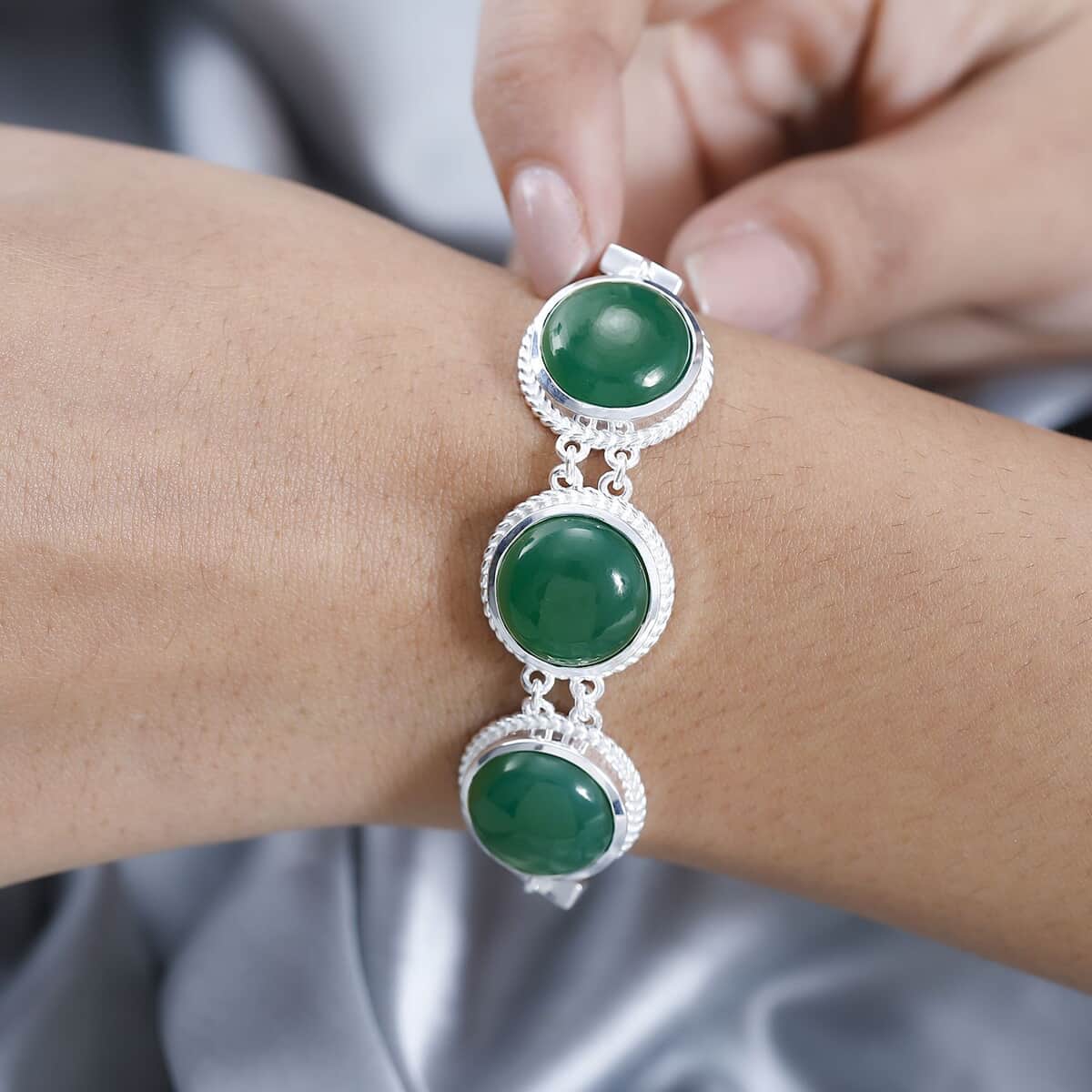 Artisan Crafted Green Onyx Bracelet in Sterling Silver (7.25-8.75In) 30.25 ctw image number 2