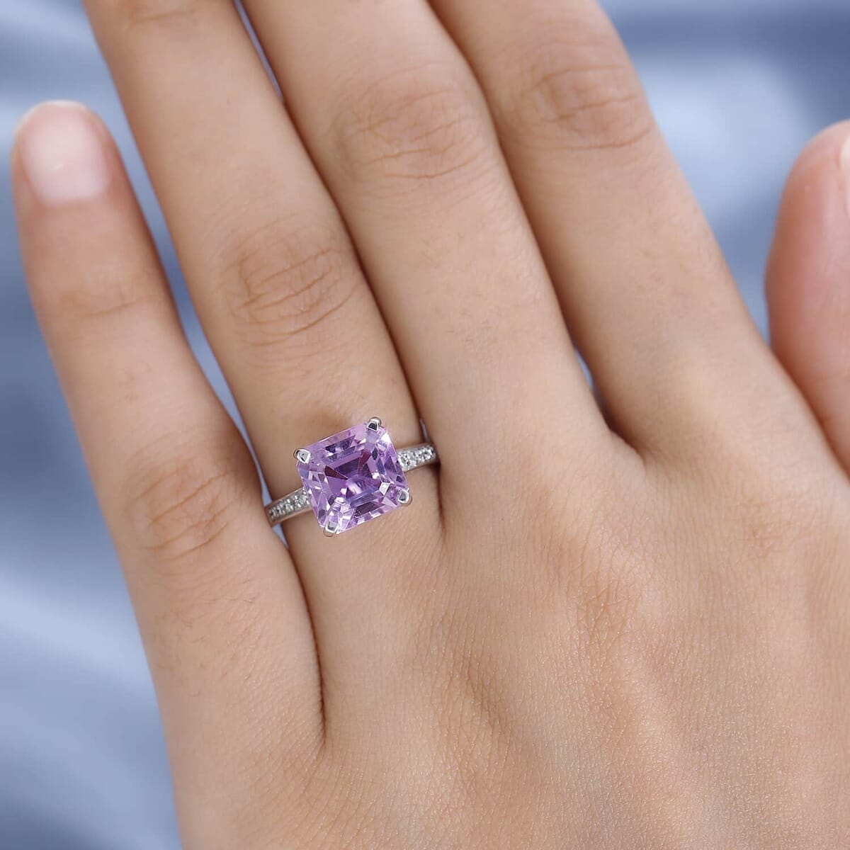 Luxoro 14K White Gold AAAA Patroke Kunzite and G-H I2 Diamond Ring 5.75 ctw image number 2