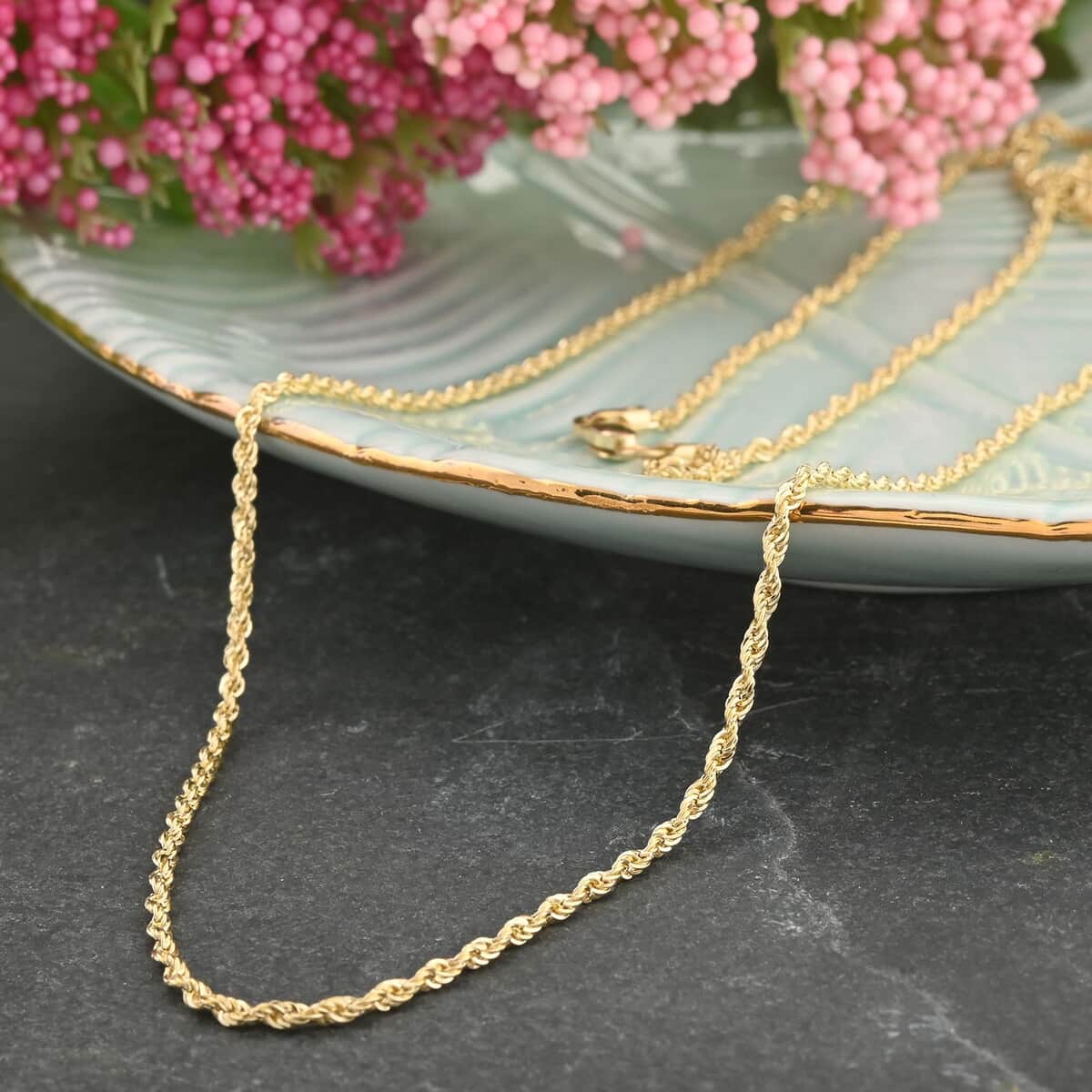 18K Yellow Gold 1.5mm Rope Chain Necklace 18 Inches 1.60 Grams image number 1