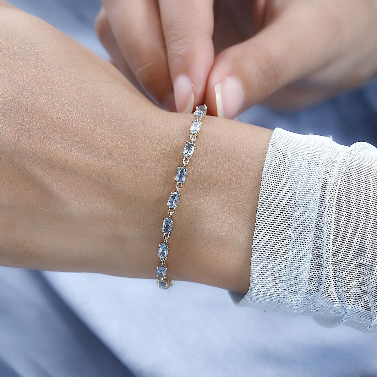 Luxoro 14K Yellow Gold AAA Santa Maria Aquamarine Link Bracelet (8.00 In) 4.80 ctw image number 2