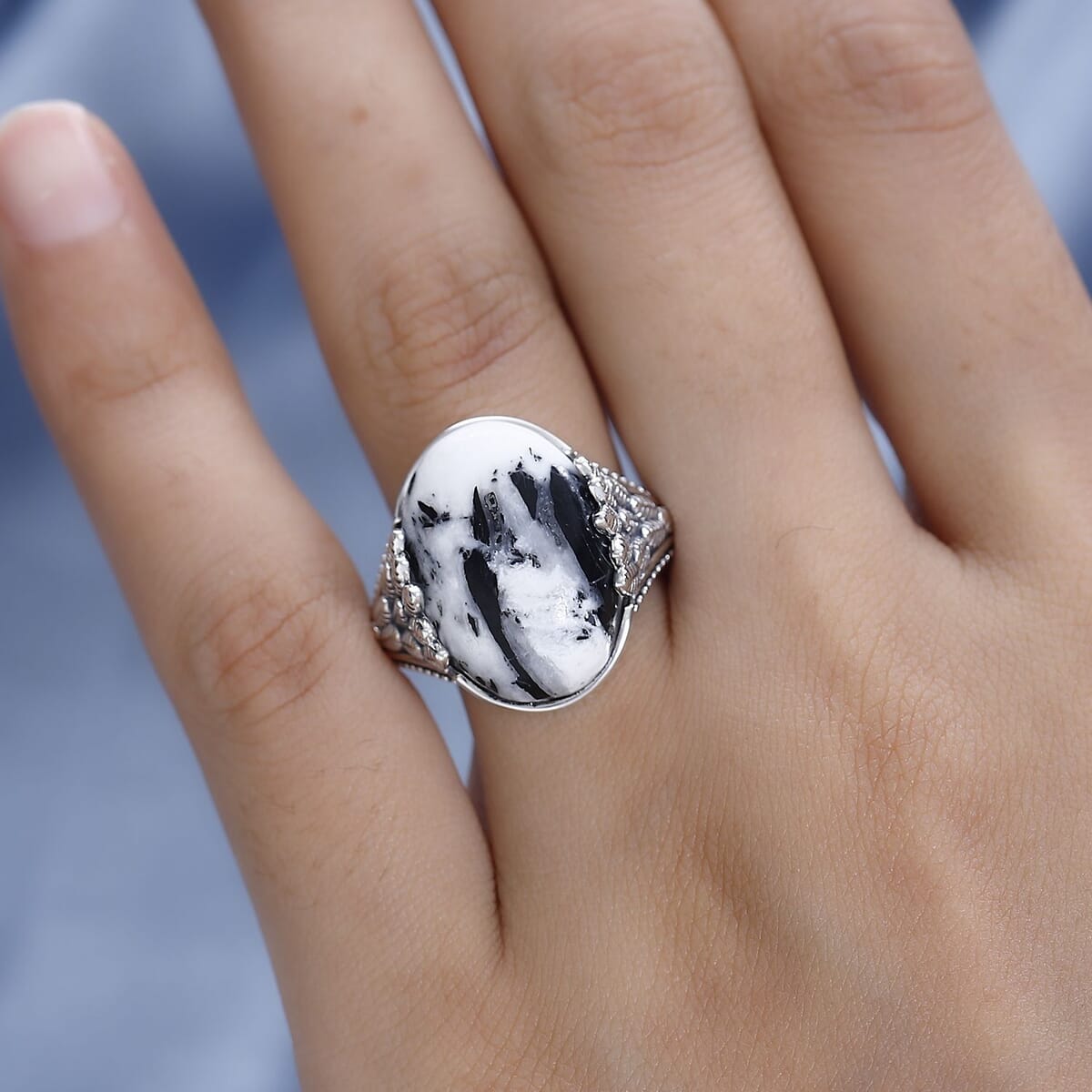 Artisan Crafted White Buffalo Solitaire Ring in Sterling Silver (Size 10.0) 15.35 ctw image number 2