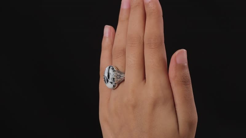 Artisan Crafted White Buffalo Solitaire Ring in Sterling Silver (Size 10.0) 15.35 ctw