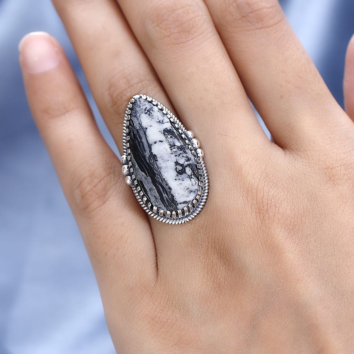 Artisan Crafted White Buffalo Solitaire Ring in Sterling Silver (Size 10.0) 24.50 ctw image number 2