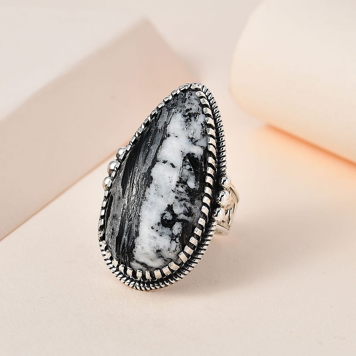 Artisan Crafted White Buffalo Solitaire Ring in Sterling Silver (Size 6.0) 24.50 ctw image number 1