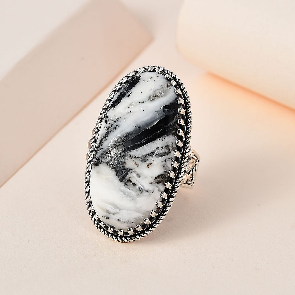 Artisan Crafted White Buffalo Solitaire Ring in Sterling Silver (Size 10.0) 26.60 ctw image number 1
