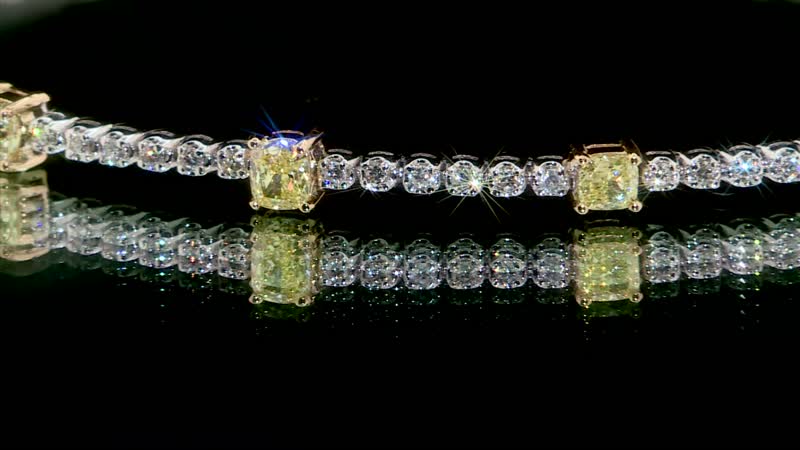 Modani 14K White and Yellow Gold Natural Yellow and White Diamond (SI) Bangle Bracelet (7.25 In) (4.35 g) 0.90 ctw