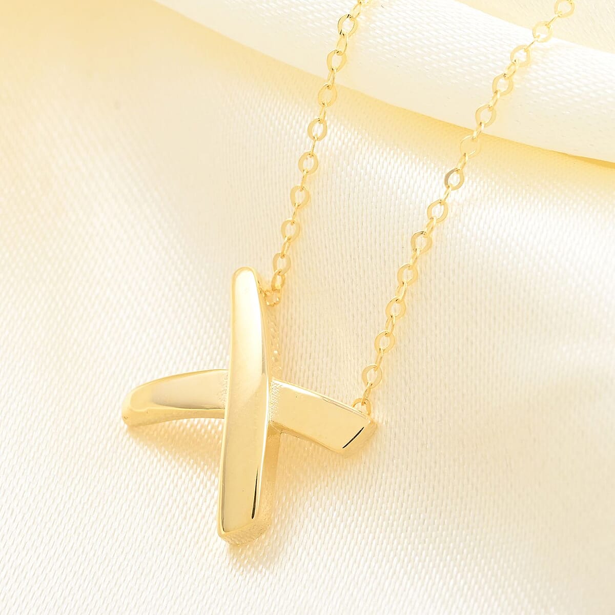 Italian 10K Yellow Gold Bold Cross Necklace (18-20 Inches) (1.20 g) image number 1