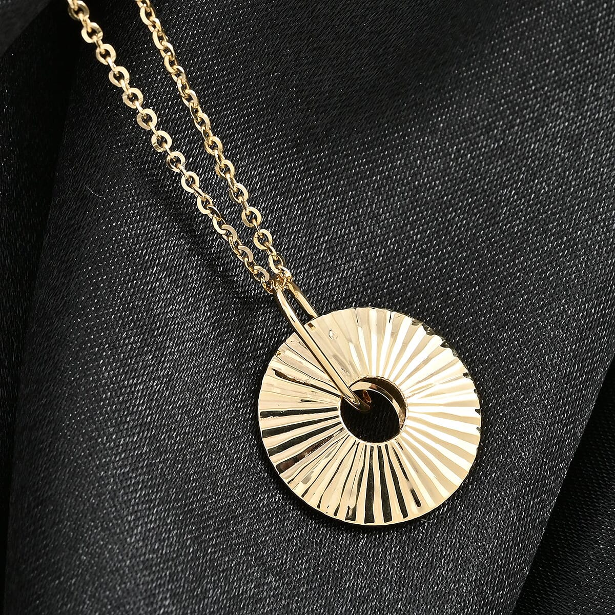 Italian 10K Yellow Gold Diamond-Cut Disc Necklace 18-20 Inches 2.60 Grams image number 1