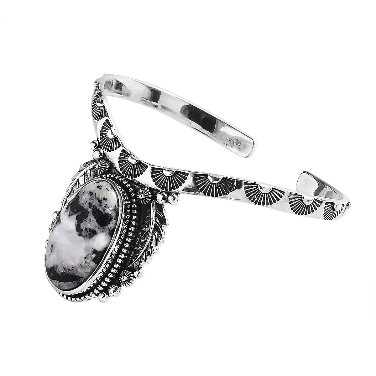 Artisan Crafted White Buffalo Cuff Bracelet in Sterling Silver (7.25 In) 21.10 ctw image number 3