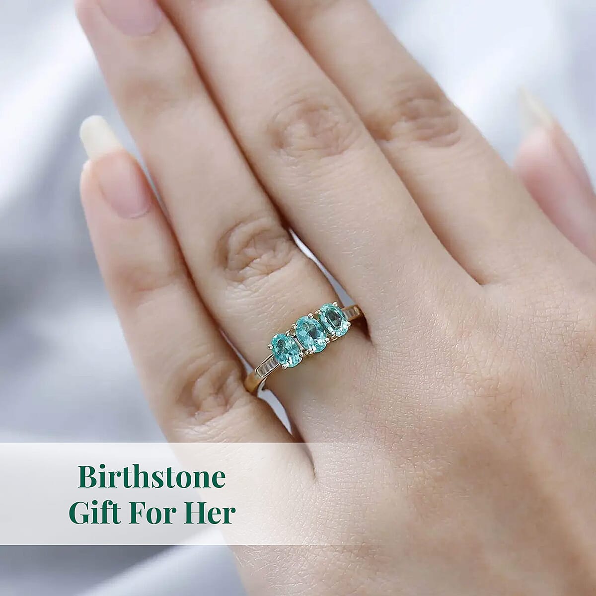 Luxoro AAA Boyaca Colombian Emerald and G-H I2 Diamond 1.00 ctw 3 Stone Ring in 14K Yellow Gold, Emerald Jewelry, Birthstone Gift For Her (Size 7.0) image number 4