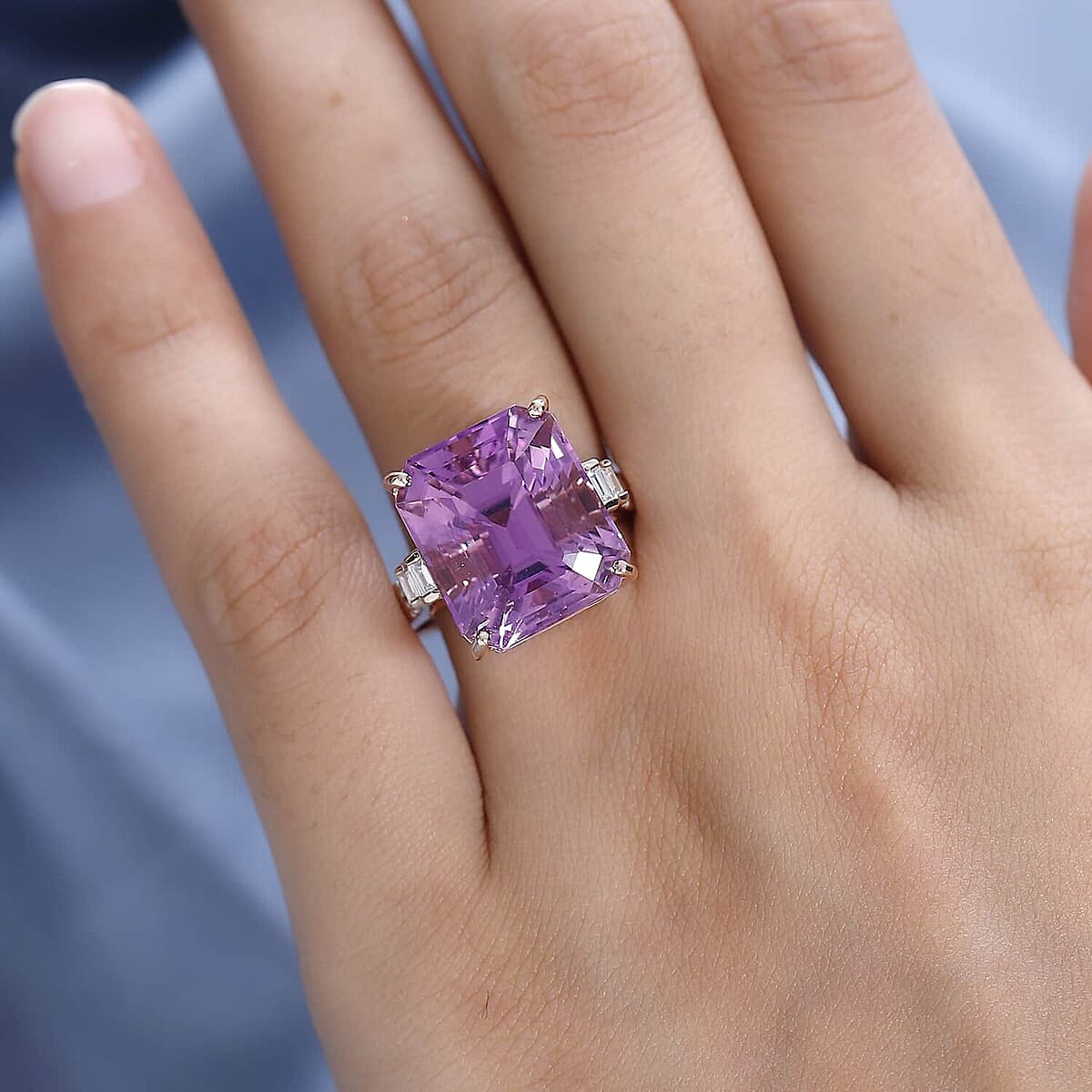 Iliana 18K Rose Gold AAAA Patroke Kunzite and G-H SI Diamond Ring (Size 8.0) 9 Grams 20.40 ctw image number 2