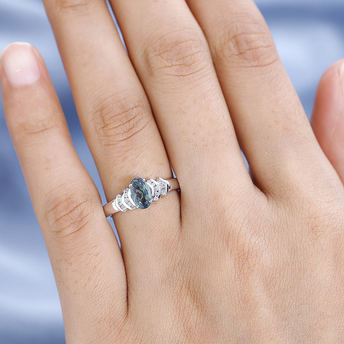 Luxoro 14K White Gold AAA Narsipatnam Alexandrite and G-H I3 Diamond Ring (Size 9.0) 0.90 ctw image number 2