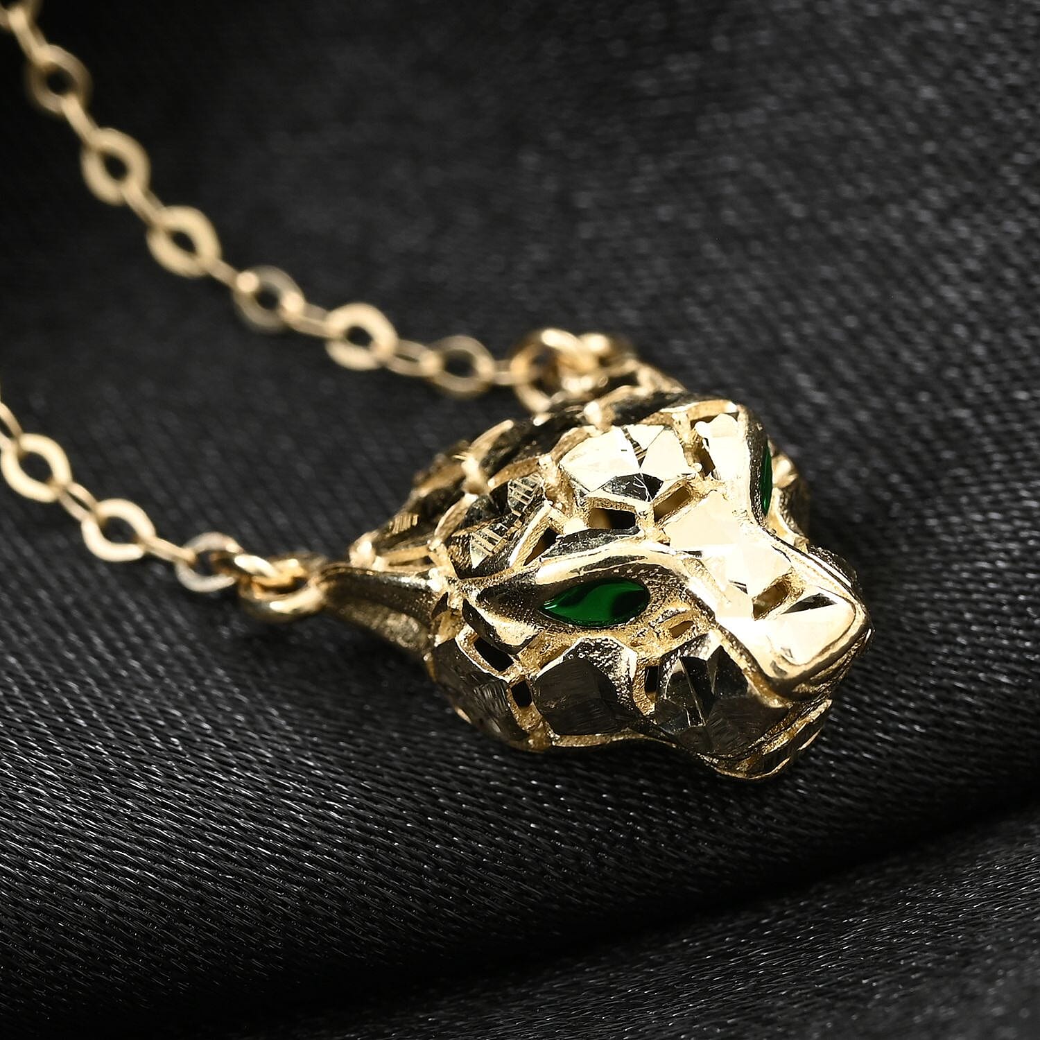 Italian 10K Yellow Gold, Enameled Panther Face Necklace 18 Inches 1.95 Grams