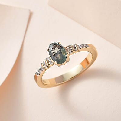 Luxoro 14K Yellow Gold AAA Narsipatnam Alexandrite and G-H I3 Diamond Ring (Size 6.0) 0.90 ctw