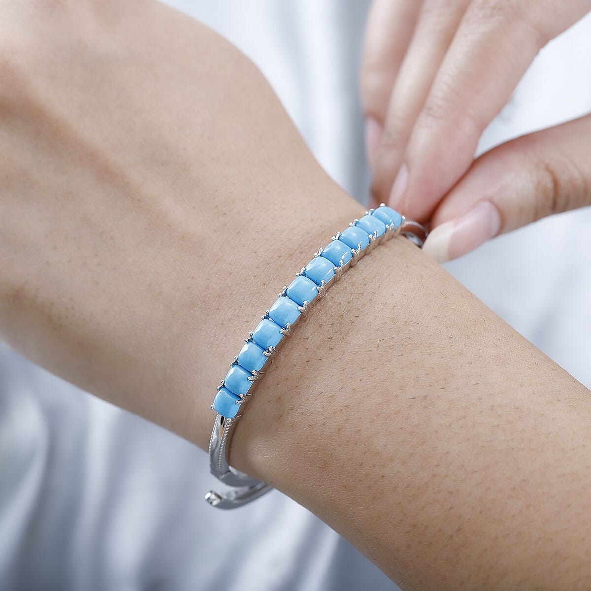 Sleeping Beauty Turquoise Bangle Bracelet in Platinum Over Sterling Silver (6.50-8.00 In) 6.50 ctw image number 2