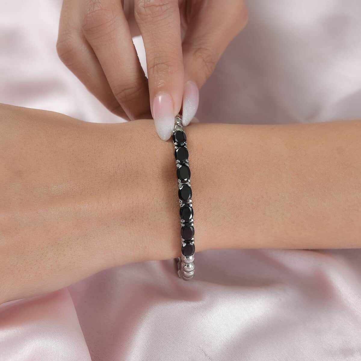 Thai Black Spinel Cuff Bracelet in Stainless Steel (7.25 In) 7.15 ctw image number 2