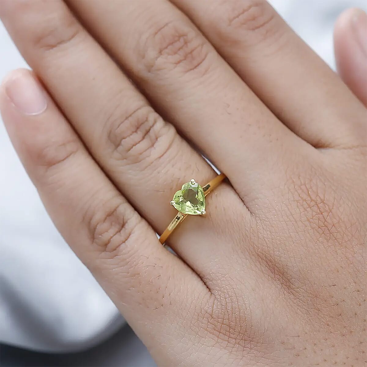 Peridot 1.25 ctw Heart Solitaire Ring in 14K Yellow Gold Over Sterling Silver (Size 7.0) image number 7