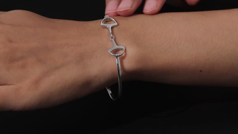 Vicenza Closeout - Handmade Sterling Silver Snaffle Bangle Bracelet (7.50 In) (7 g)
