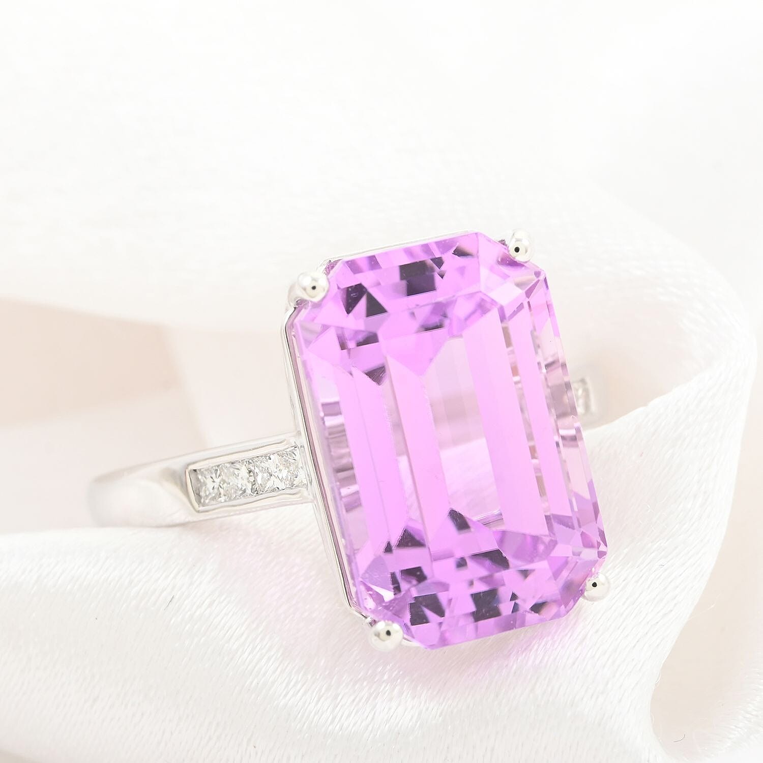 Certified and Appraised Rhapsody 950 Platinum AAAA Patroke Kunzite and E-F VS Diamond Ring (Size 10.0) 5.45 Grams 9.25 ctw