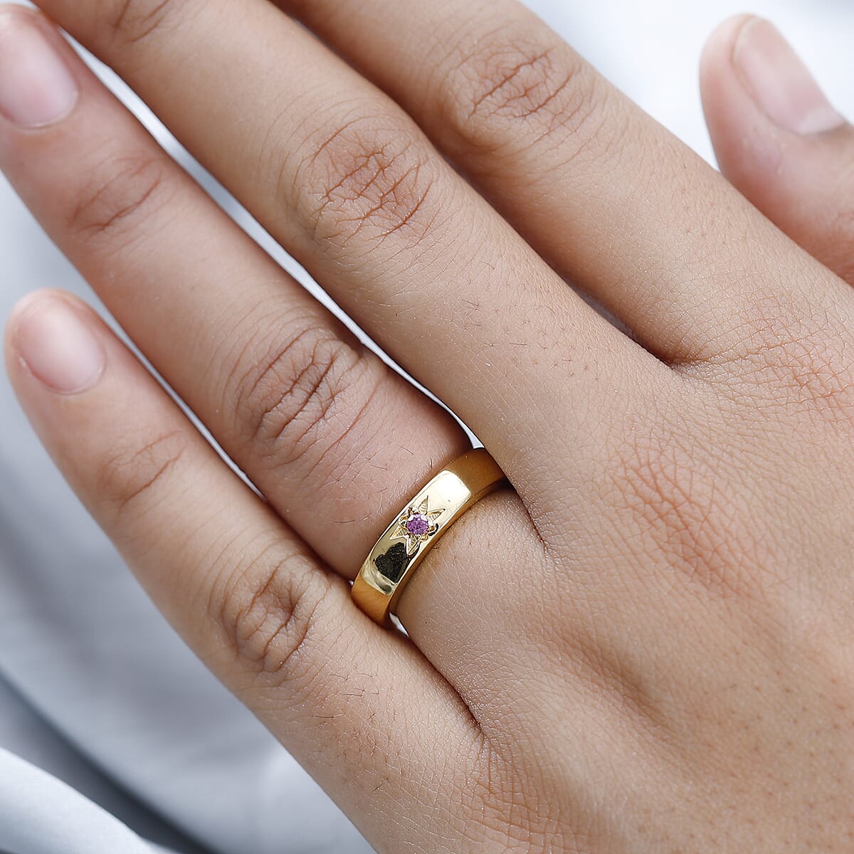 Orissa Rhodolite Garnet Solitaire Celestial Star Band Ring in Vermeil Yellow Gold Over Sterling Silver (Size 5.0) 0.05 ctw image number 2