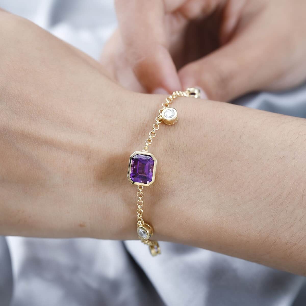 Moroccan Amethyst and Multi Gemstone Station Charm Bracelet in Vermeil Yellow Gold Over Sterling Silver (7.00 In) 5.00 ctw image number 2