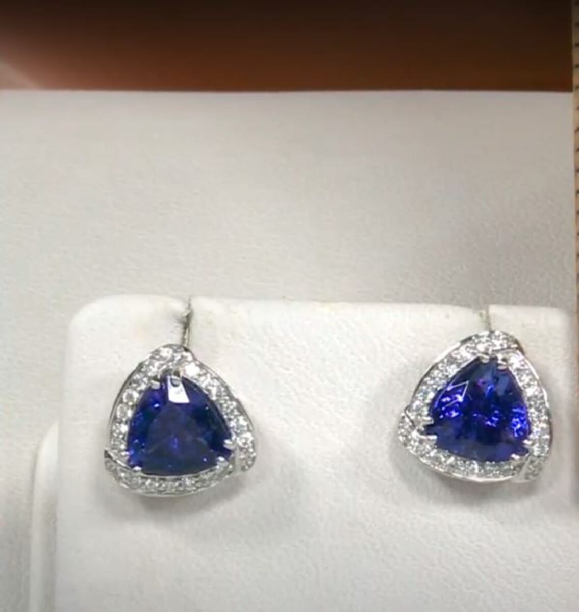 Certified & Appraised Rhapsody 950 Platinum AAAA Tanzanite and E-F VS Diamond Stud Earrings 4.75 Grams 4.00 ctw image number 1
