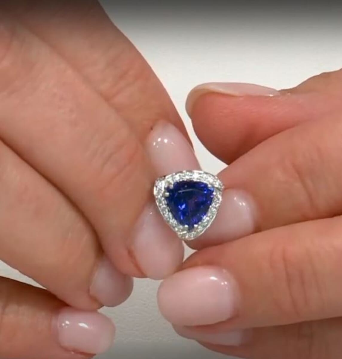 Certified & Appraised Rhapsody 950 Platinum AAAA Tanzanite and E-F VS Diamond Stud Earrings 4.75 Grams 4.00 ctw image number 3