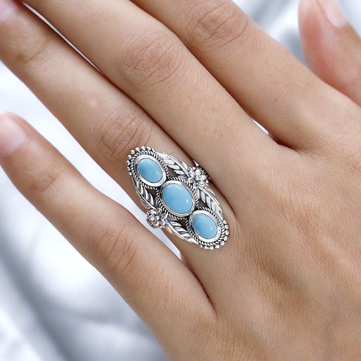 Artisan Crafted Sleeping Beauty Turquoise 2.90 ctw 3 Stone Ring in Sterling Silver (Size 7.0) image number 2