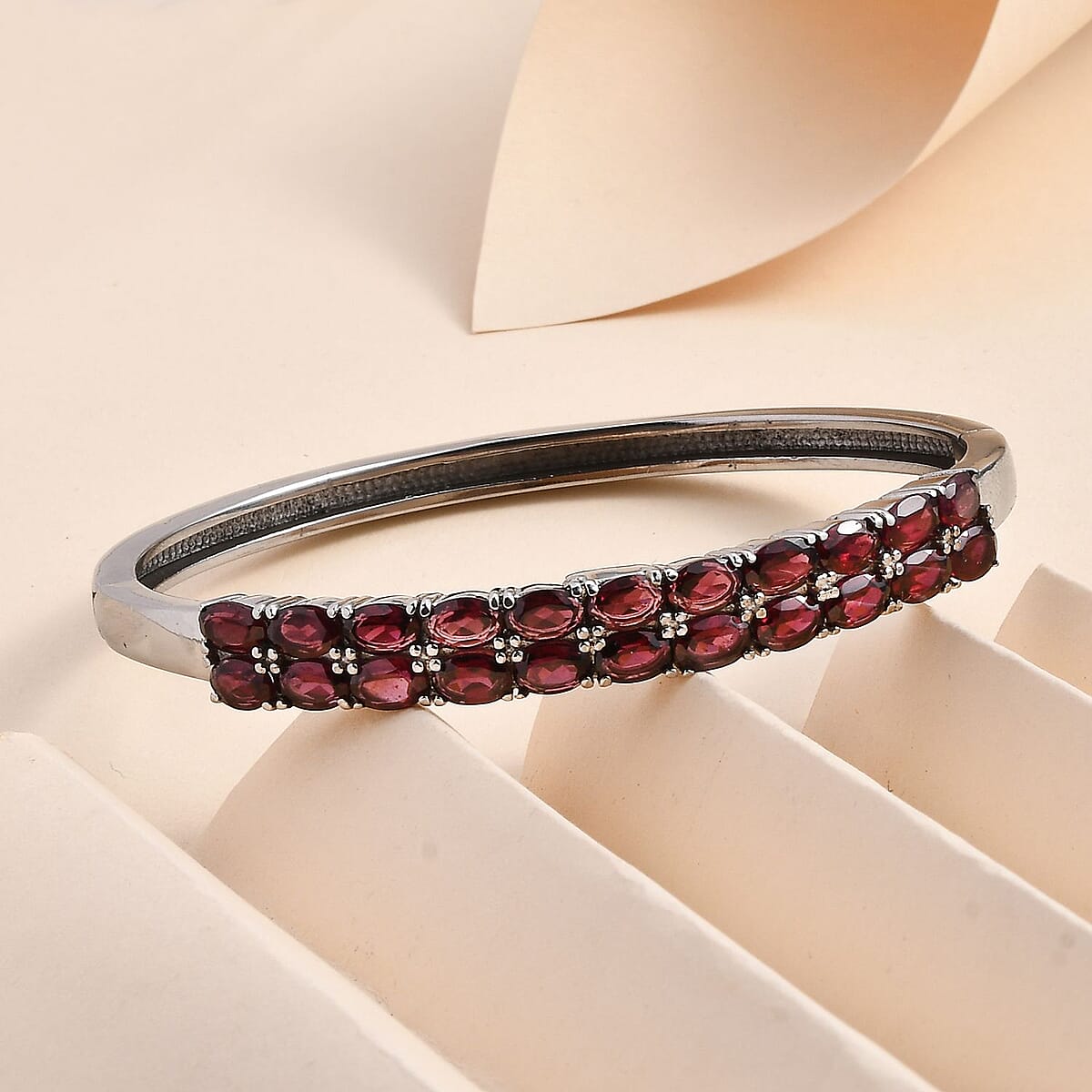Orissa Rhodolite Garnet Bangle Bracelet in Stainless Steel (7.25 In) 11.65 ctw image number 1