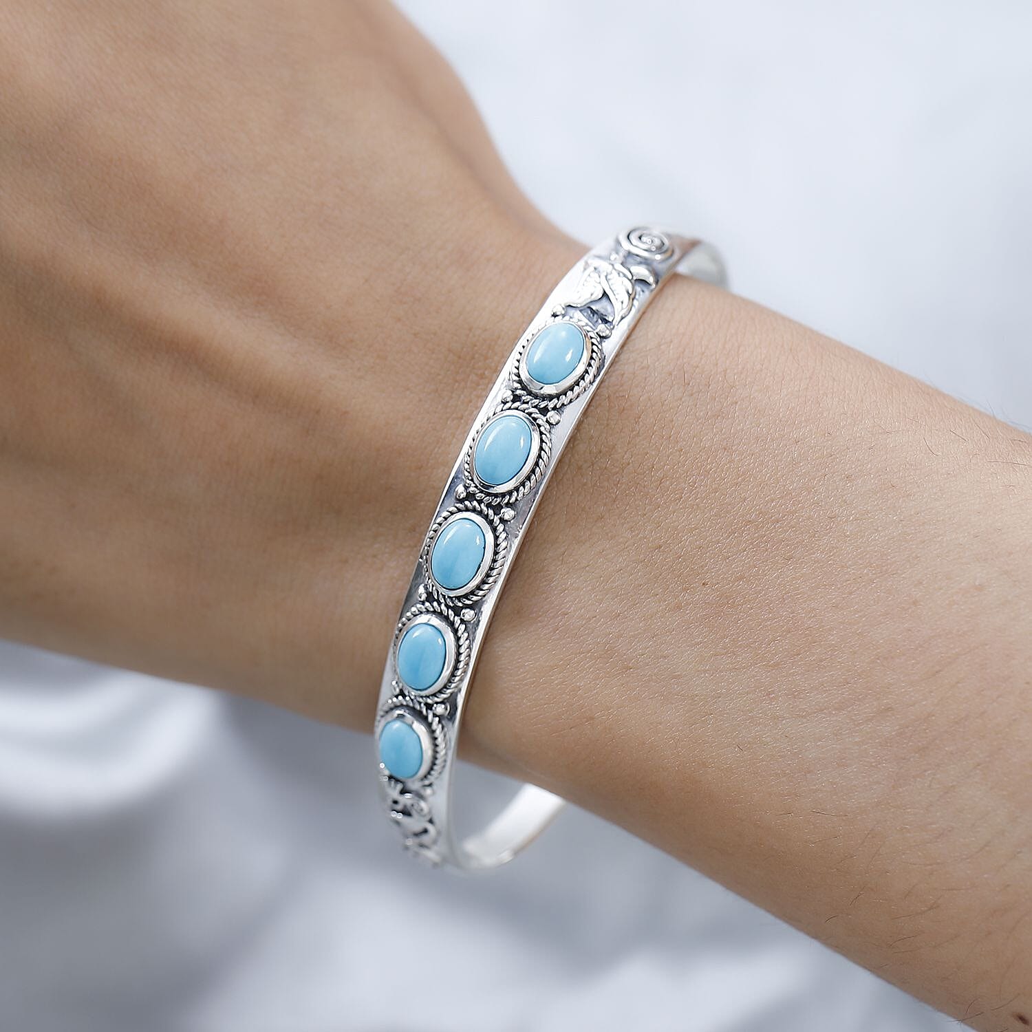D'Joy Artisan Crafted Sleeping Beauty Turquoise Cuff Bracelet in Sterling Silver (7.25 in) 3.50 ctw