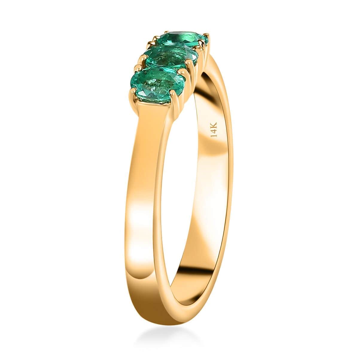 Doorbuster Luxoro 14K Yellow Gold AAA Boyaca Colombian Emerald 3 Stone Ring (Size 6.0) 0.65 ctw image number 3