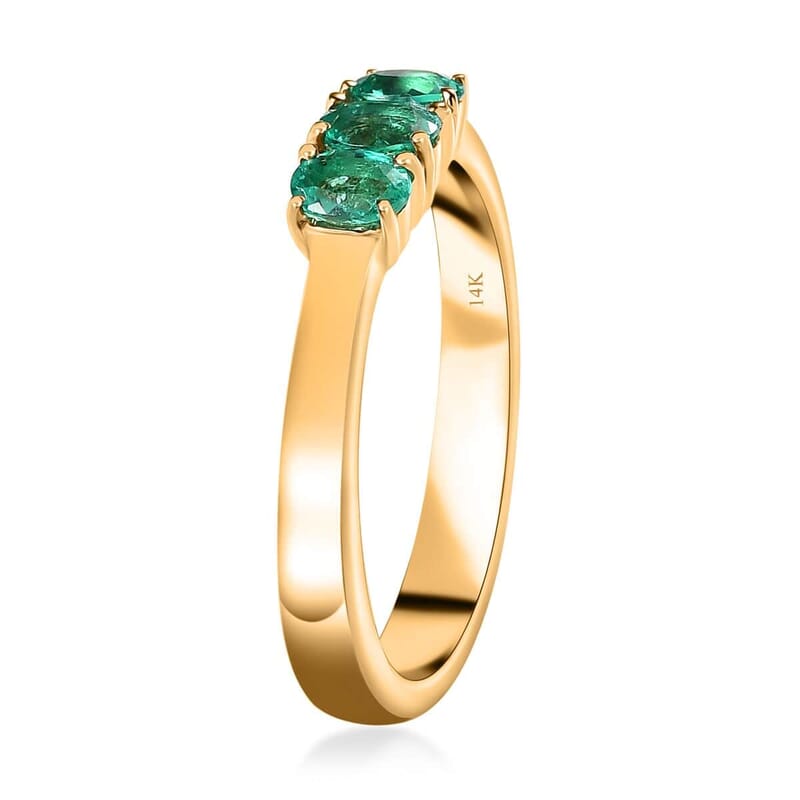 Luxoro 14K Yellow Gold AAA Boyaca Colombian Emerald 0.65 ctw 3 Stone Ring (Size 6.0)