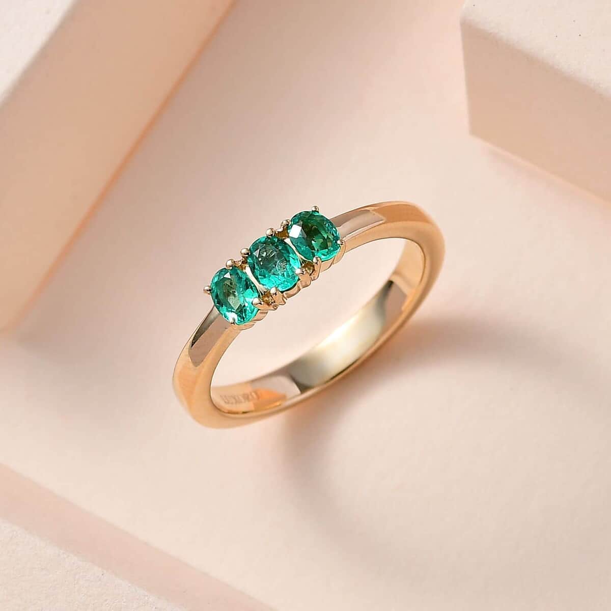 Luxoro 14K Yellow Gold AAA Boyaca Colombian Emerald 3 Stone Ring (Size 8.0) 0.65 ctw image number 1