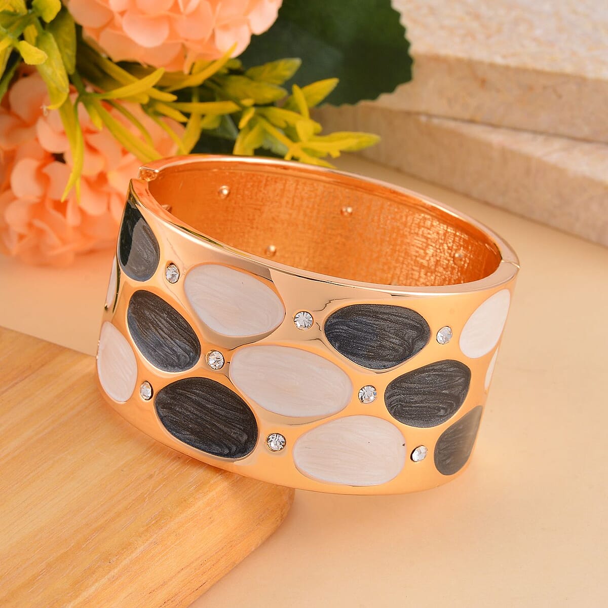 White Austrian Crystal, Black and White Enameled Bangle Bracelet in Goldtone (7.00 In) image number 1