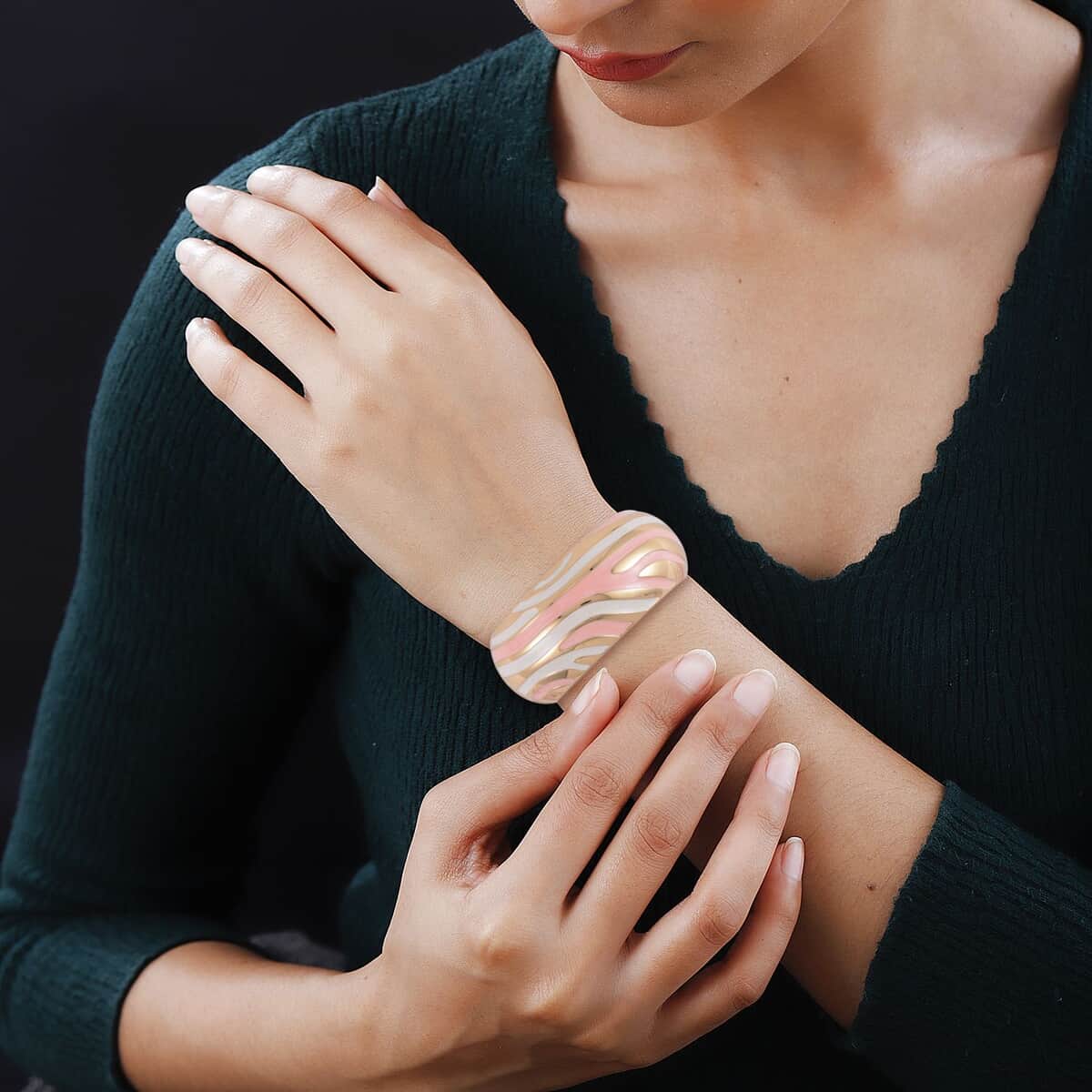 Pink and White Enameled Bangle Bracelet (7.00 In) in Goldtone image number 2